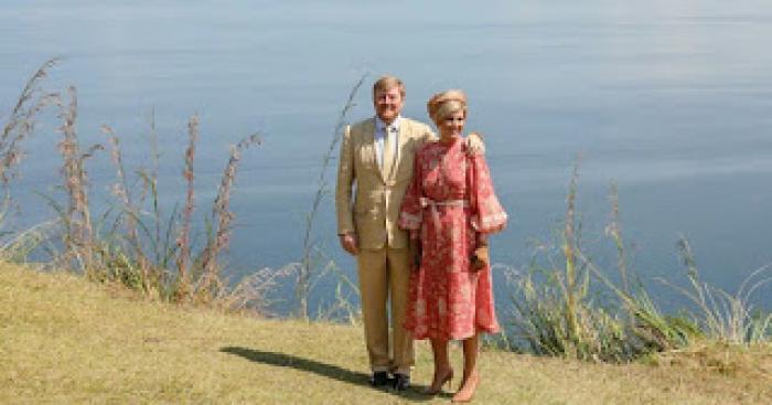 Raja Willem Alexander dan Ratu Maxima Kagumi Keindahan Danau Toba